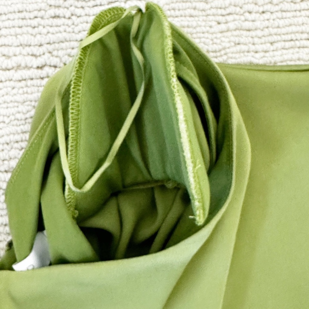 ASTR THE LABEL Amari Women’s M Green Maxi Dress Satin One-Shoulder Cut-Out Satin - Picture 11 of 15